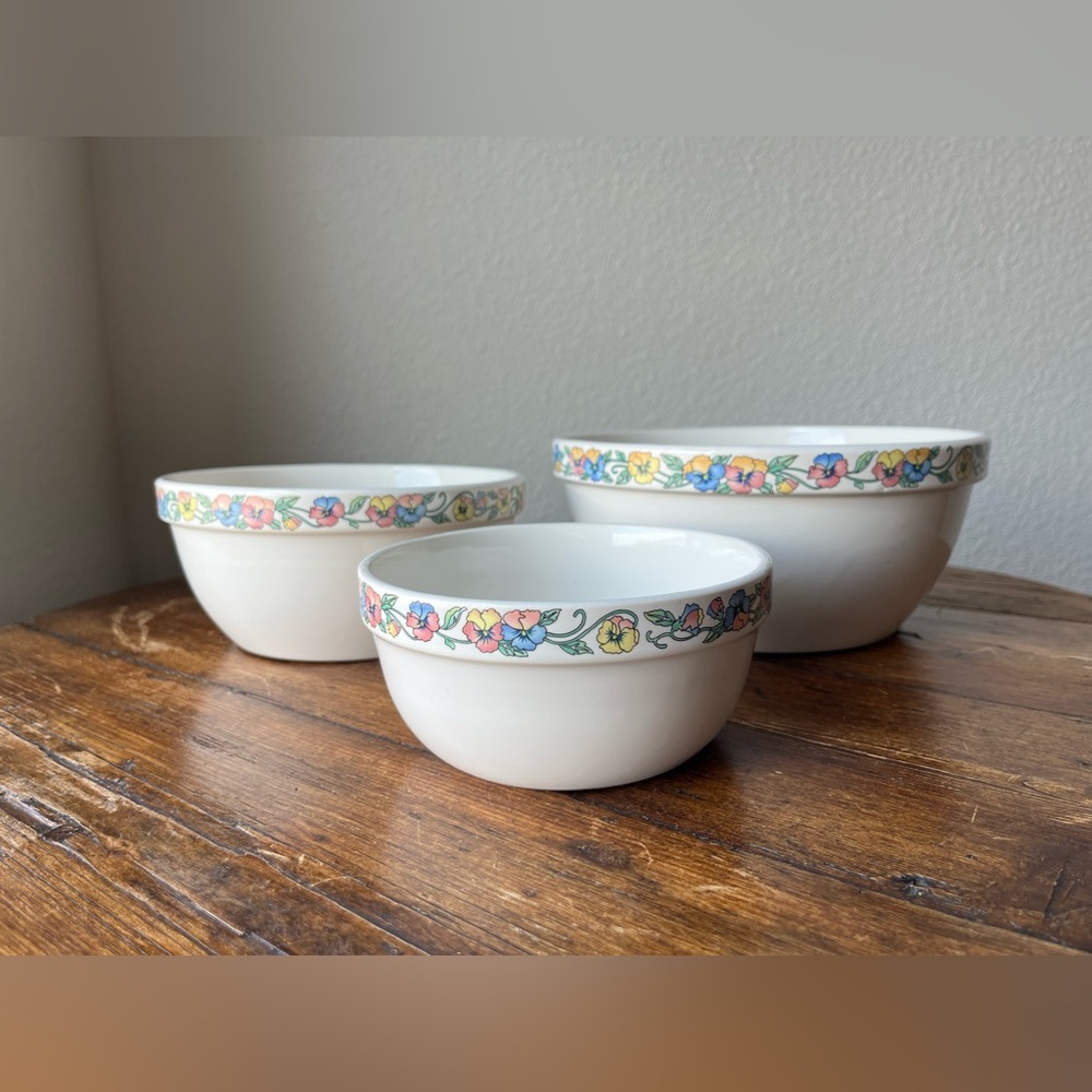 Nishiwaki Japan Nesting Bowls with floral Rim design Set of 3